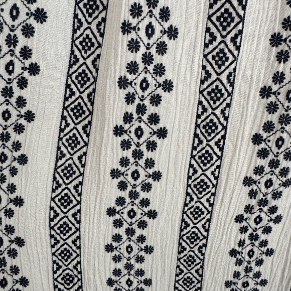 Women’s Torrid top size 2 - Picture 4 of 4